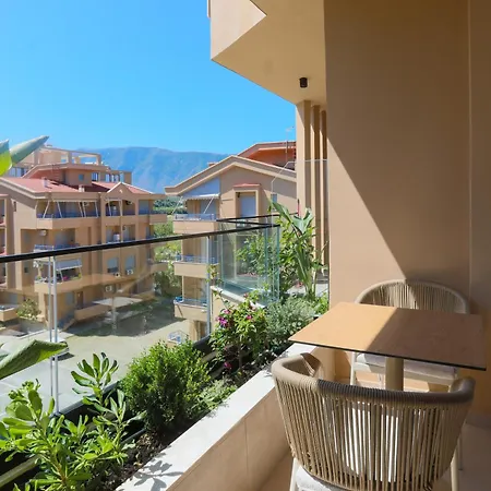 Palm Coastal White - Happy